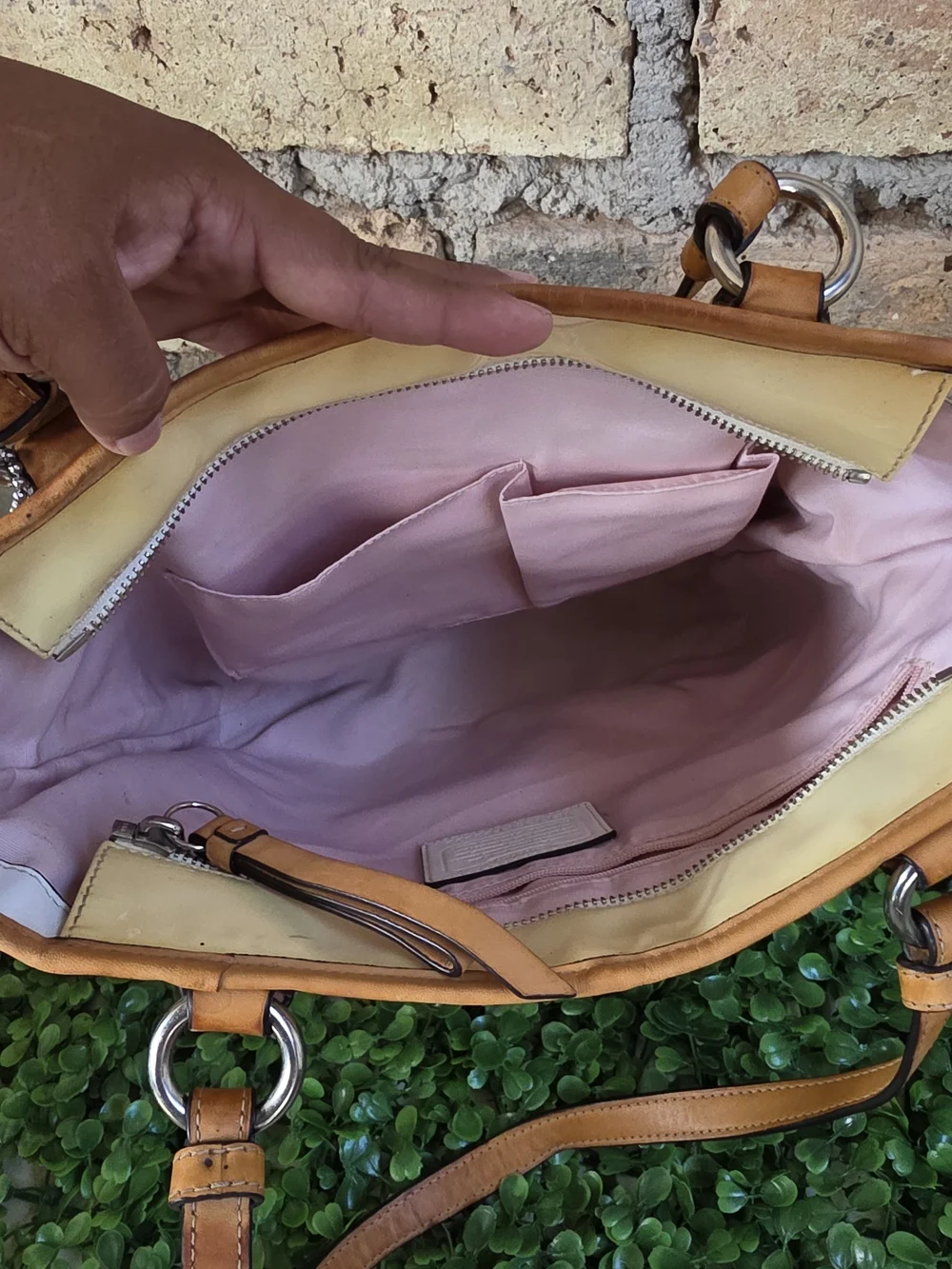 Authentic Coach Peyton Embossed Patent Leather Tote (Yellowing Due To Sun/age)